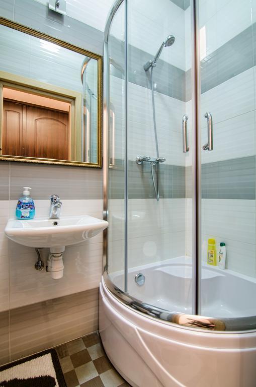 Leogrand Apartments On Doroshenka 34 Lviv Exteriör bild